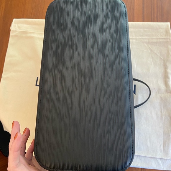 Louis Vuitton Neverfull MM Epi Noir - Picture 11 of 16